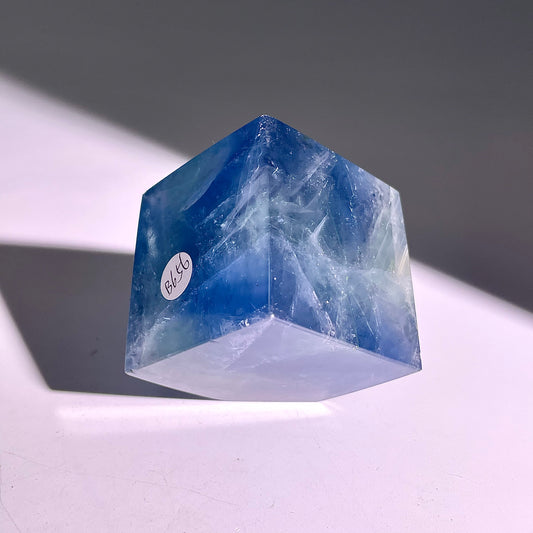 B656◇ブルーフローライト スクエア◇39×36×38mm◇天然石・鉱物・パワーストーン