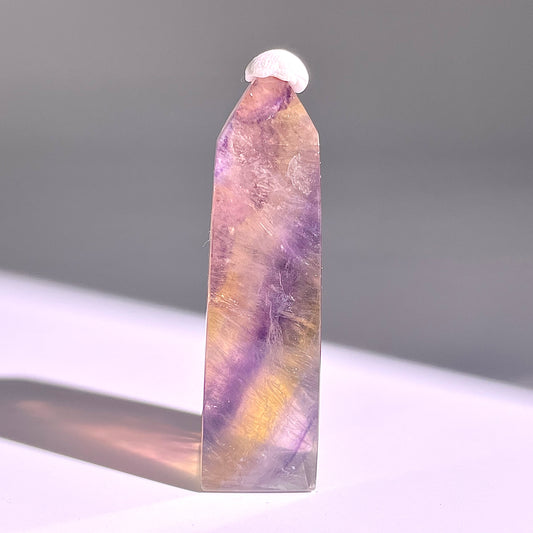 B697◇極光蛍石 ピラー◇60×21×16mm◇天然石・鉱物・パワーストーン