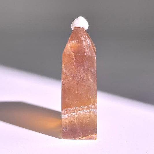B698◇極光蛍石 ピラー◇43×14×6mm◇天然石・鉱物・パワーストーン