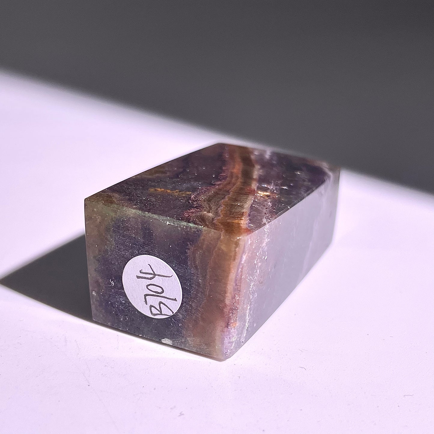 B704◇極光蛍石 ピラー◇48×15×10mm◇天然石・鉱物・パワーストーン