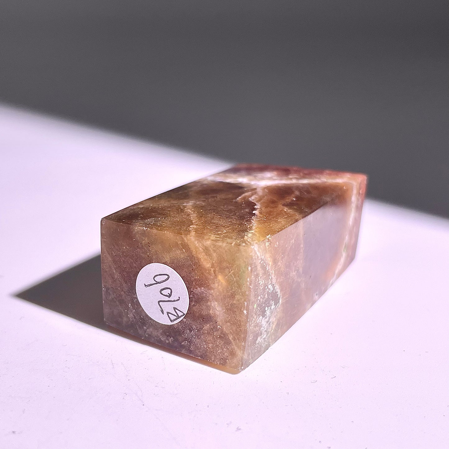 B706◇極光蛍石 ピラー◇54×17×10mm◇天然石・鉱物・パワーストーン