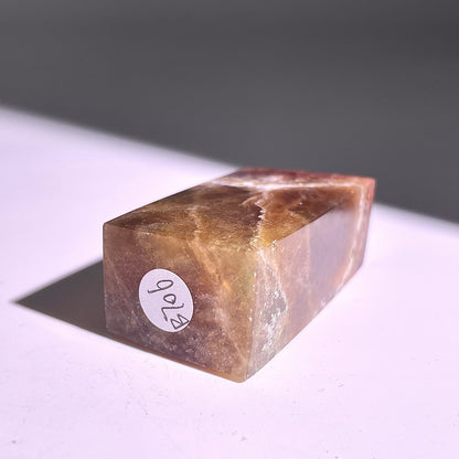 B706◇極光蛍石 ピラー◇54×17×10mm◇天然石・鉱物・パワーストーン