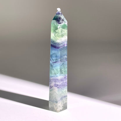 B795◇フェザー フローライト ピラー◇111×23×22mm◇天然石・鉱物・パワーストーン