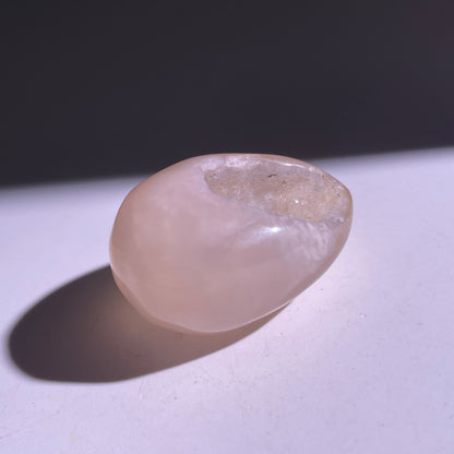 B851◇彩晶マシュマロ エッグ◇40×27×24mm◇天然石・鉱物・パワーストーン
